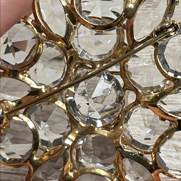 Vintage Juliana? Crystal Flower Brooch featuring clear, domed,& layered crystals - Picture 6 of 6